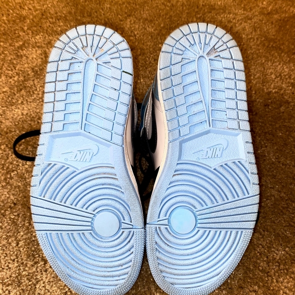 Nike Air Jordan 1 High OG - Picture 5 of 6